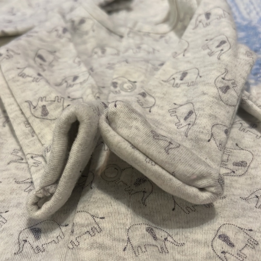 3 preemie outfits,Carters, dinosaurs, baby elephants, & giraffe - cute fabric👼 - Picture 9 of 13
